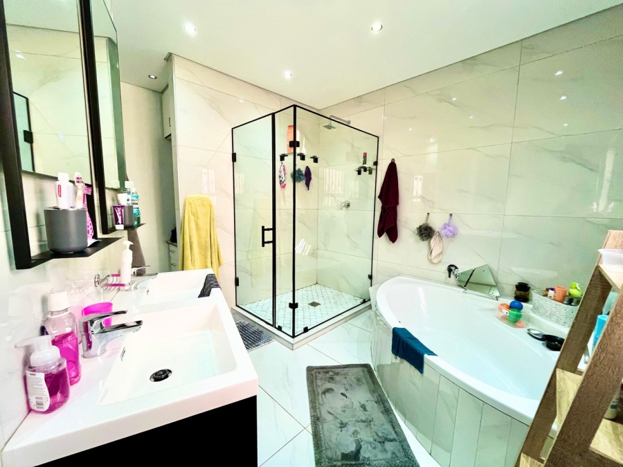 4 Bedroom Property for Sale in Safari Gardens North West